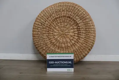 Rond gevlochten poef' – kavel bij GSD Auctions, Zoeterwoude