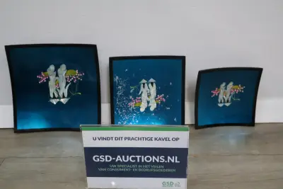 Set van 3 decoratieve borden met Aziatisch motief' – kavel bij GSD Auctions, Zoeterwoude