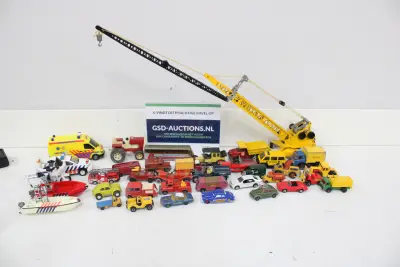 Mix van metalen speelgoedvoertuigen inclusief hijskraan – kavel bij GSD Auctions, Zoeterwoude