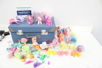 Verzameling My Little Pony figuren met accessoires – kavel bij GSD Auctions, Zoeterwoude