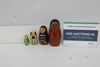 Set van vier matroesjka poppen – kavel bij GSD Auctions, Zoeterwoude
