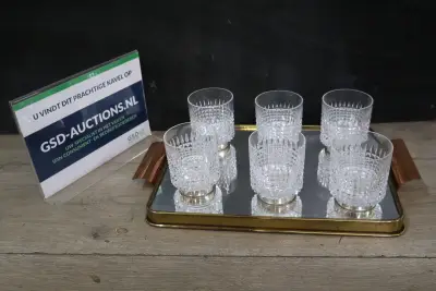Set van 6 Kristallen Likeurglazen met vintage Dienblad – kavel bij GSD Auctions, Zoeterwoude