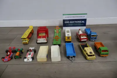 Set van Vintage speelgoedauto's en modellen – kavel bij GSD Auctions, Zoeterwoude