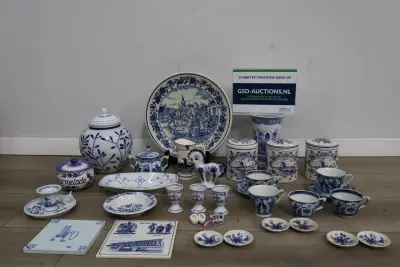 Grote Set Blauw-Wit Porselein – kavel bij GSD Auctions, Zoeterwoude
