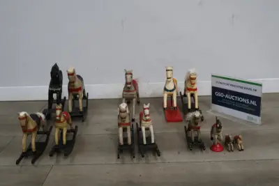 Vintage houten hobbelpaardjes en paardjes – kavel bij GSD Auctions, Zoeterwoude