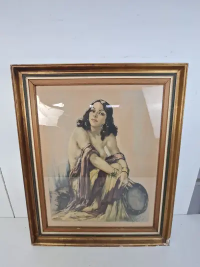 Groot Vintage Schilderij – "Zigeunerin met Tamboerijn" in de stijl van Yves Diey – Goudkleurige Kader (66x85 cm) – kavel bij De Kringwinkel, Waardamme