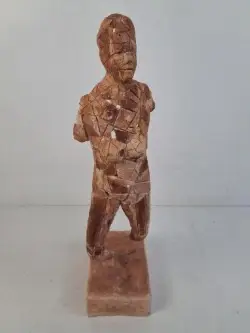 Terracotta beeld van de Belgische kunstenaar Van Acker – kavel bij De Kringwinkel, Waardamme