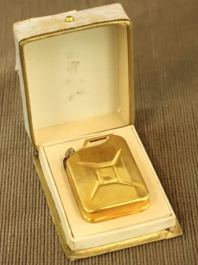 Marc Fael Paris –‘My Jerrycan’ Parfumflesje jaren 40 – kavel bij De Kringwinkel, Antwerpen