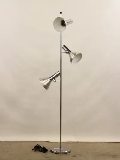 70s chroom vloerlamp met 3 draaibare spots – kavel bij De Kringwinkel, Antwerpen