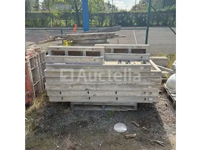 Cometaalbekistingspanelen – kavel bij Auctelia, Gembloux