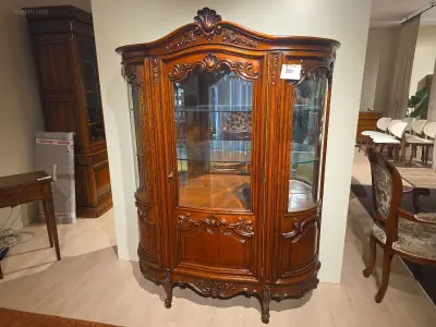 Louis XV vitrinekast – kavel bij Auctim, Gembloux
