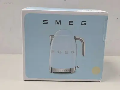 Waterkoker Smeg KLF04CREU blauw – kavel bij Auctim, Aartselaar