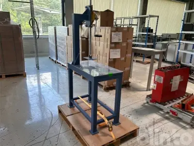 Stahlwindenpresse auf Untergestell Steel Jack – kavel bij Blinto, Dresden