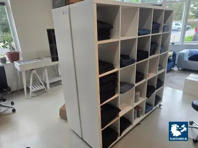 2 x 25-Vaks verrijdbare vakkenkast zonder inhoud – kavel bij Plaats Je Bod, Weesp