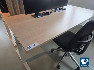 1 x Hoogte verstelbaar bureau met bureaustoel en ladeblok – kavel bij Plaats Je Bod, Weesp
