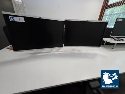 2 x HP 24 inch monitor met dubbele monitorarm – kavel bij Plaats Je Bod, Uithoorn