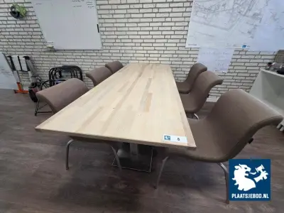 1 x Kantinetafel met 2 x kolomvoet en 6 x Lensvelt gestoffeerde kantinestoelen – kavel bij Plaats Je Bod, Uithoorn