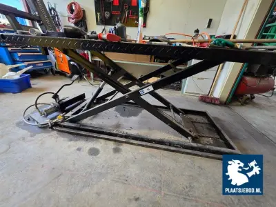 1 x Hydraulische schaarheftafel voorzien van voetpedaal – kavel bij Plaats Je Bod, Uithoorn