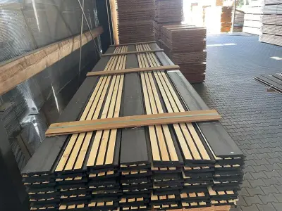 Ca. 80x Grenen Acoustic Design Profiel, 22x142mm, lengte 450cm – kavel bij Onlineveilingmeester