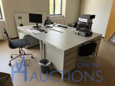 Partij divers bureautafels – kavel bij VH Auctions