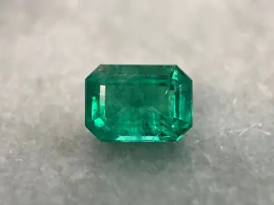 Smaragd - 6.33 carat echte natuurlijke smaragd – kavel bij Onlineveilingmeester