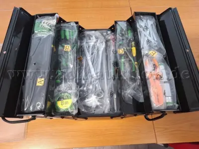 1 Werkzeugkasten John Deere 65-teilig – kavel bij Zoll-Auktion, Aachen