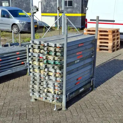 Ca. 28x O-roostervloer, Layher, Allround | 140x32 cm, in transportbok – kavel bij Onlineveilingmeester, Smilde