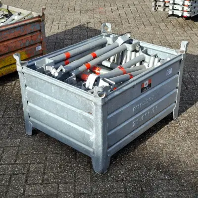 Partij O-consoles & hulpkortelingen in transportbak, Layher, Allround, in stapelbak – kavel bij Onlineveilingmeester, Smilde