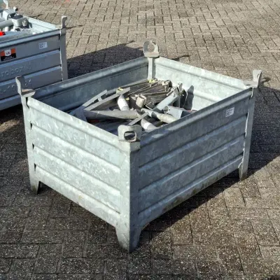 Partij O-consoles met pen & 4x O-console hoekvlonder, Layher, Allround, in stapelbak – kavel bij Onlineveilingmeester, Smilde