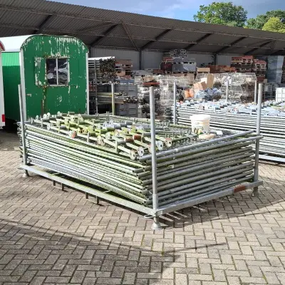Ca. 18x Bouwhek in transportbok – kavel bij Onlineveilingmeester, Smilde