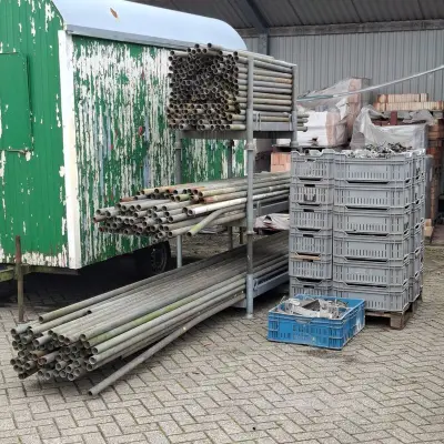 Partij steigerbuizen en koppelingen – kavel bij Onlineveilingmeester, Smilde