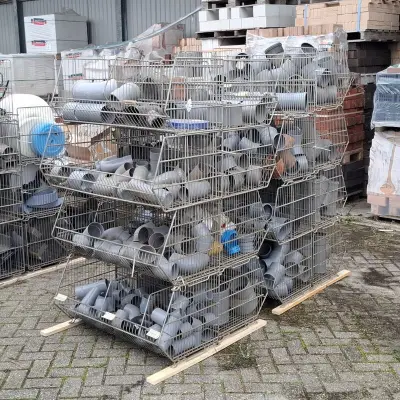 Ca. 16x Draadmand met divers PVC Materiaal – kavel bij Onlineveilingmeester, Smilde