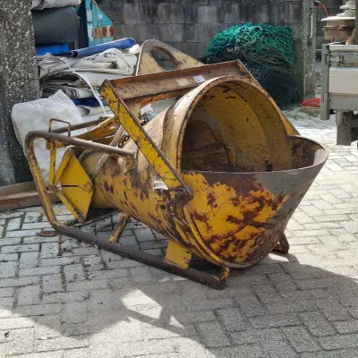 Betonkubel, Florian Eichinger, 1025, 2002 – kavel bij Onlineveilingmeester, Smilde