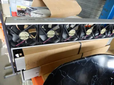 3x DBE radiatorventilator, Jaga, DBH, grijs/zwart, 59x10x6cm – kavel bij Onlineveilingmeester, Assen