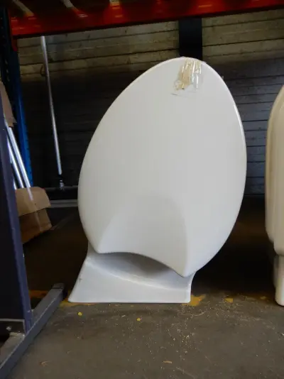Schuine wandcloset met zitting, Villeroy & Boch, wit – kavel bij Onlineveilingmeester, Assen