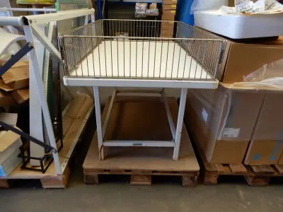 Presentatietafel, wit/chroom – kavel bij Onlineveilingmeester, Assen
