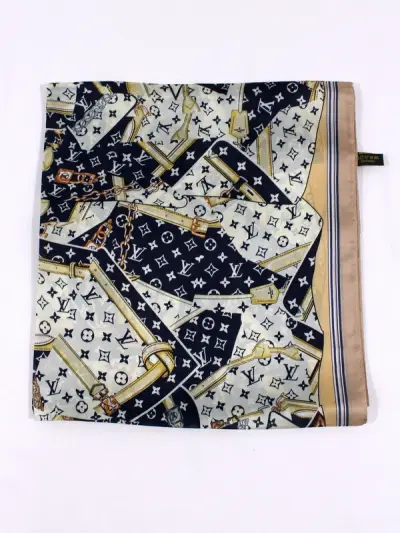 Louis Vuitton Sjaal – kavel bij De Kringwinkel, Dilsen