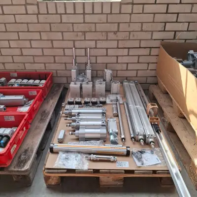 Assortiment pneumatische cilinders en toebehoren o.a. Festo, Norgren – kavel bij Onlineveilingmeester, Winsum