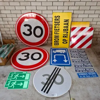 Assortiment waarschuwings/aanduidingsborden – kavel bij Onlineveilingmeester, Winsum