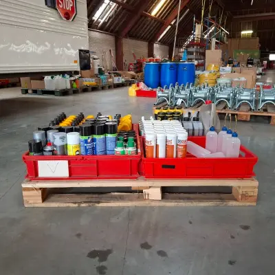 Diverse spuitbussen, verfpatronen en oliën – kavel bij Onlineveilingmeester, Winsum