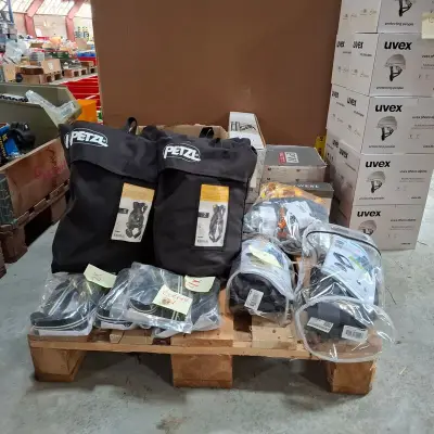 Ca. 34x Diverse harnassen en toebehoren o.a. Petzl – kavel bij Onlineveilingmeester, Winsum
