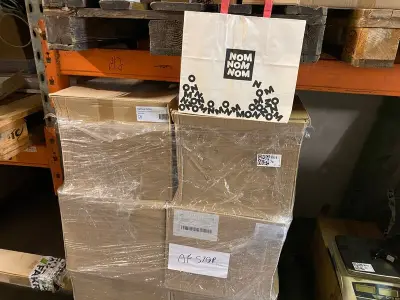 Ca. 10x Dozen a 250 stuks papieren draagtassen, groot – kavel bij Onlineveilingmeester, Gramsbergen