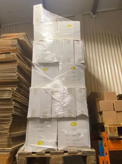 Pallet vol dozen a ca. 1000 deksels t.b.v. koffiebekers – kavel bij Onlineveilingmeester, Gramsbergen