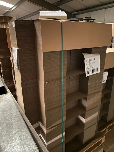 Pallet ca. 1200 stansdoos, wit, 260x260x30mm – kavel bij Onlineveilingmeester, Gramsbergen