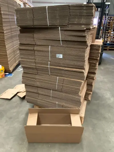 Ca. 105x Verzenddozen, dubbelgolf, Bruin, 61x23x24cm – kavel bij Onlineveilingmeester, Gramsbergen