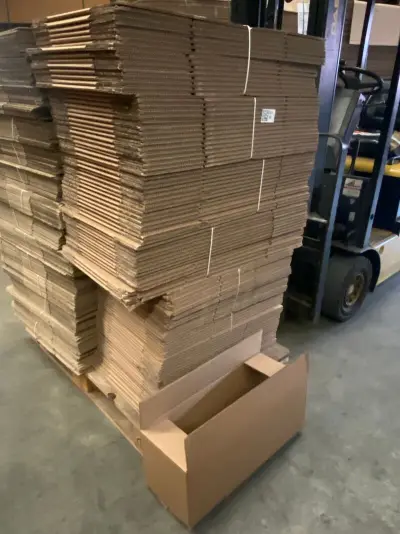 Ca. 105x Verzenddozen, dubbelgolf, 2 maten – kavel bij Onlineveilingmeester, Gramsbergen