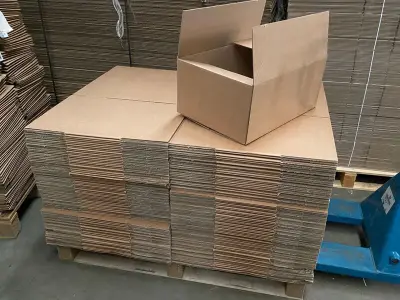 Ca. 155x Verzenddozen, bruin, 53x38x23cm – kavel bij Onlineveilingmeester, Gramsbergen