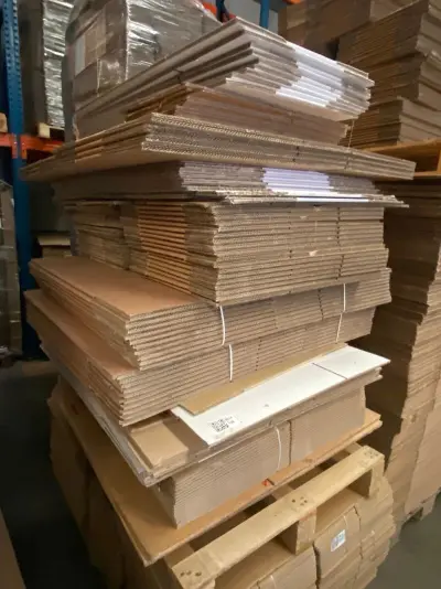 Pallet diverse afmetingen verzenddozen – kavel bij Onlineveilingmeester, Gramsbergen