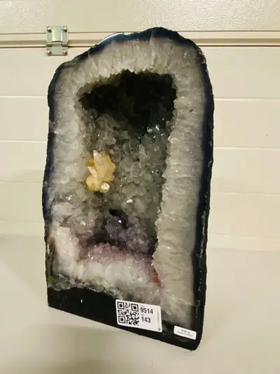 Bergkristal met Amethist geode – kavel bij Onlineveilingmeester, Gramsbergen
