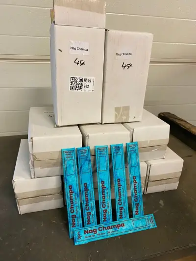 Ca. 400x Pakjes wierrook – kavel bij Onlineveilingmeester, Gramsbergen